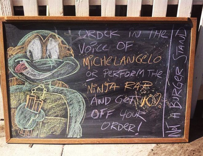 funny-chalk-board-drawings-not-a-burger-stand-22
