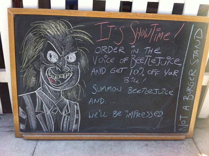 funny-chalk-board-drawings-not-a-burger-stand-7