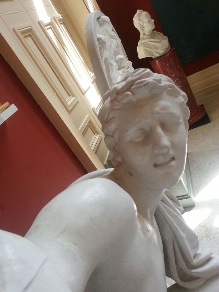 greco-roman-statue-selfies-4