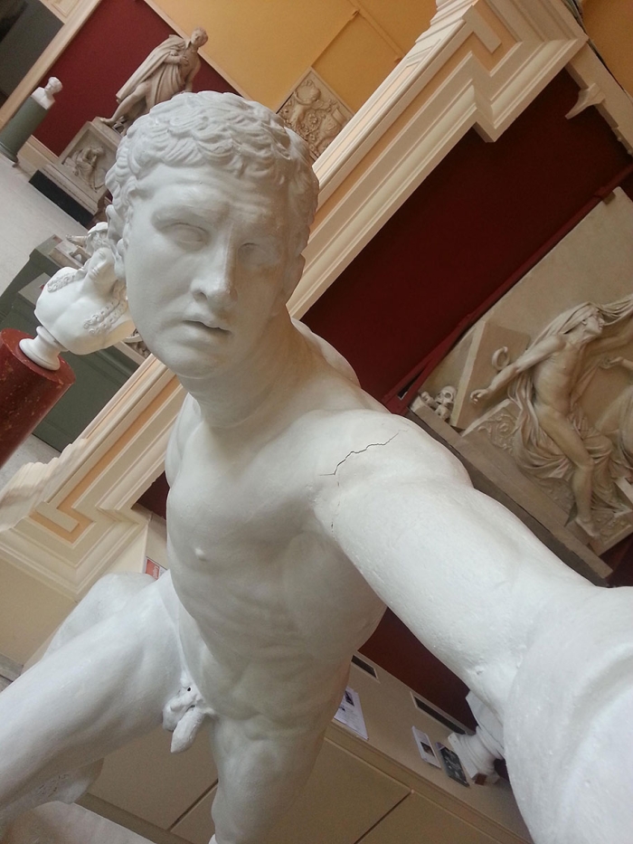 greco-roman-statue-selfies-2