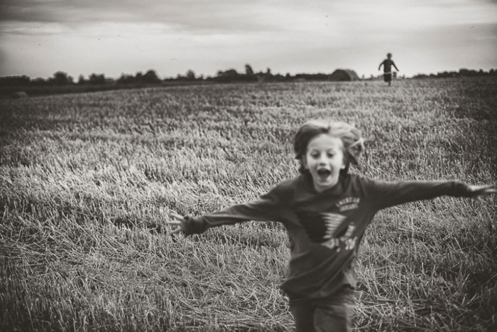 summertime-countryside-children-photography-izabela-urbaniak-18