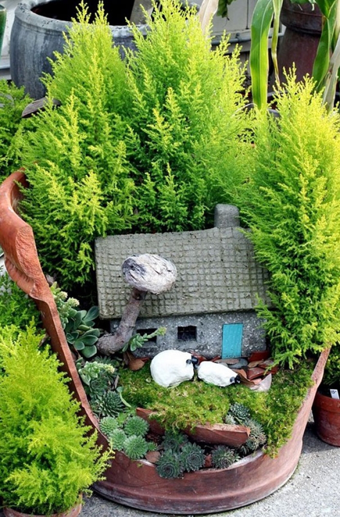 diy-broken-pot-fairy-garden-2