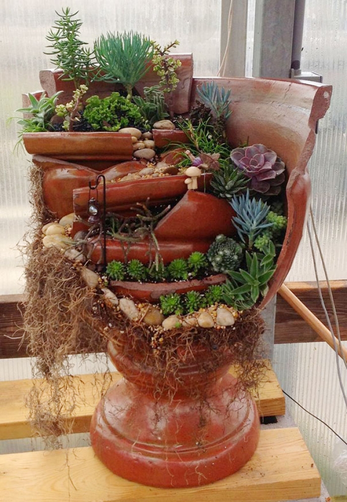 diy-broken-pot-fairy-garden-1