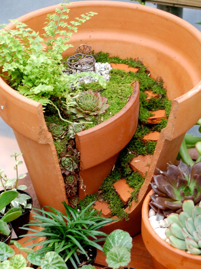diy-broken-pot-fairy-garden-15