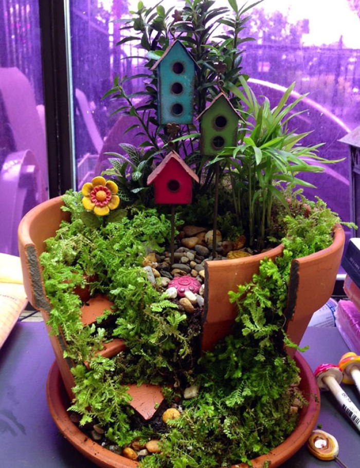 diy-broken-pot-fairy-garden-10
