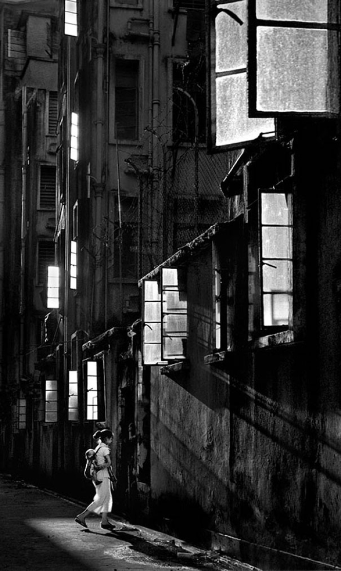 hong-kong-black-and-white-street-photography-ho-fan-28