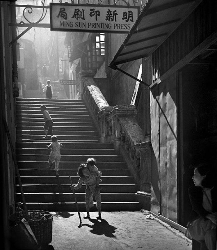 hong-kong-black-and-white-street-photography-ho-fan-30