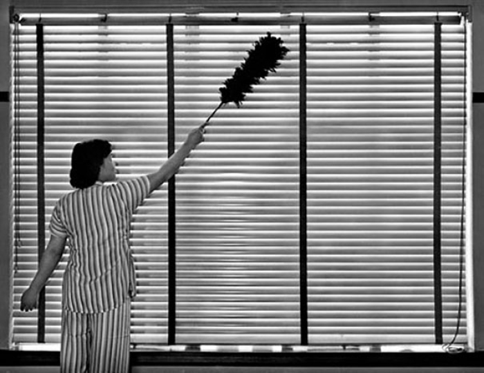 hong-kong-black-and-white-street-photography-ho-fan-12