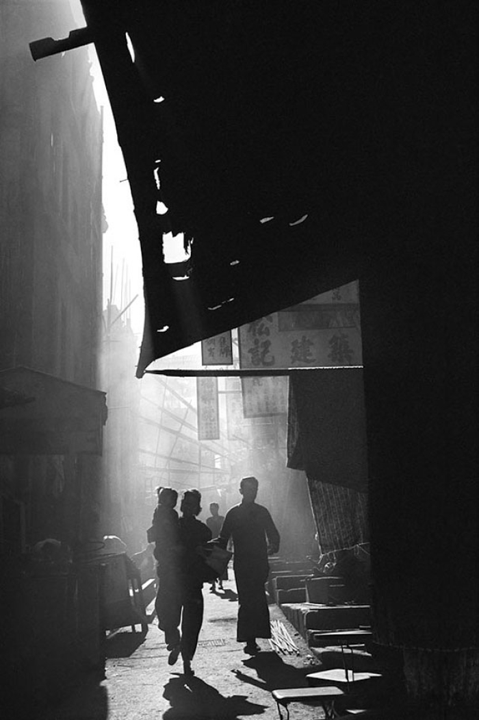 hong-kong-black-and-white-street-photography-ho-fan-3