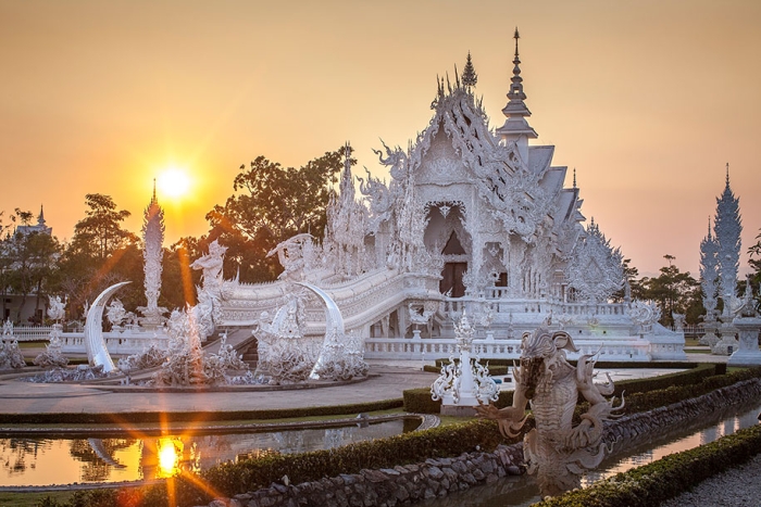 white-temple-wat-rong-khun-buddhist-thailand-architecture-1