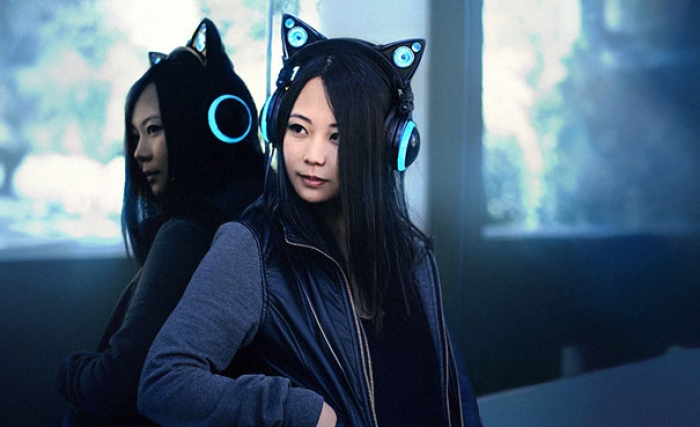 led-lights-cat-ear-heaphones-axent-wear-2