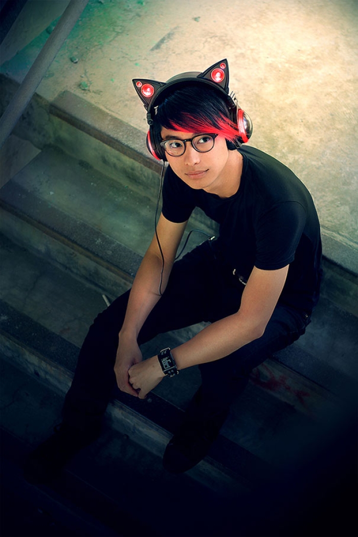 led-lights-cat-ear-heaphones-axent-wear-3