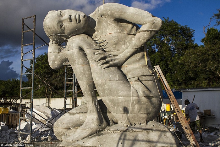 ocean-atlas-underwater-sculpture-bahamas-jason-decaires-taylor-5