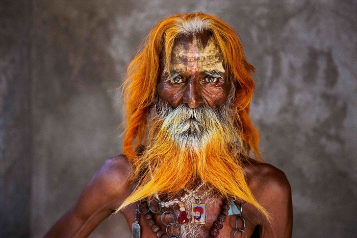 oltre-lo-sguardo-portraits-travel-photography-steve-mccurry-1