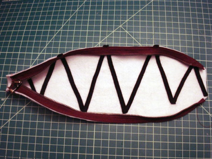 diy-cat-mouth-zipper-sweater-hellovillain-10