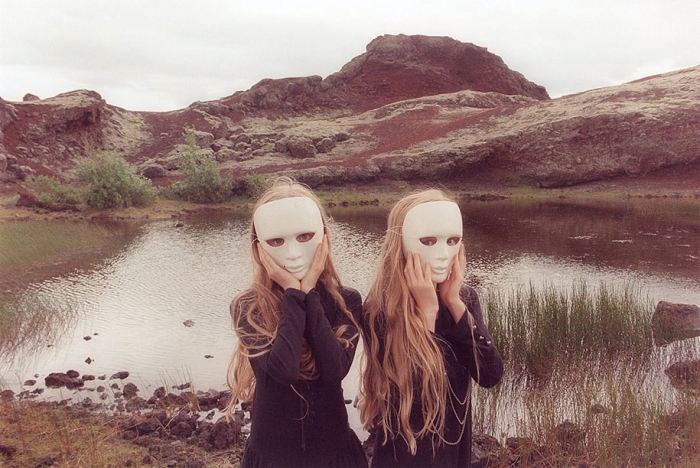 iceland-identical-twins-erna-hrefna-photography-ariko-inaoka-2