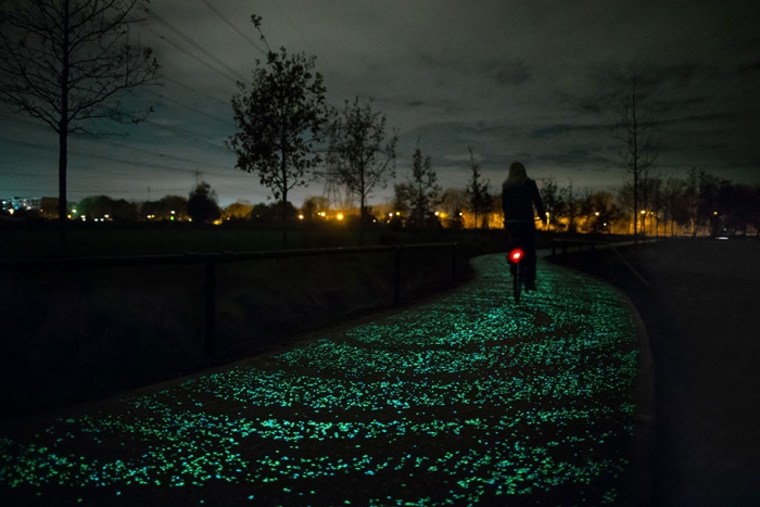 led-glowing-van-gogh-bicycle-path-nuenen-netherlands-daan-roosegaarde-8