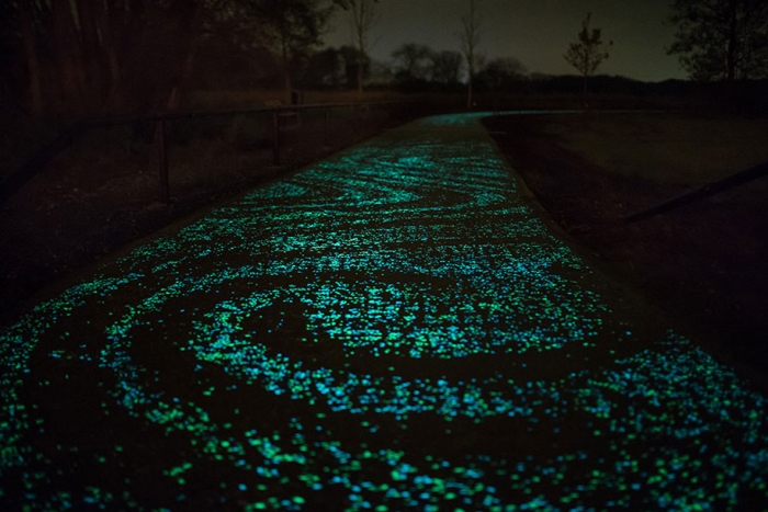 led-glowing-van-gogh-bicycle-path-nuenen-netherlands-daan-roosegaarde-6