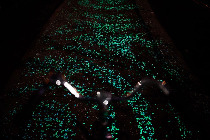 led-glowing-van-gogh-bicycle-path-nuenen-netherlands-daan-roosegaarde-2