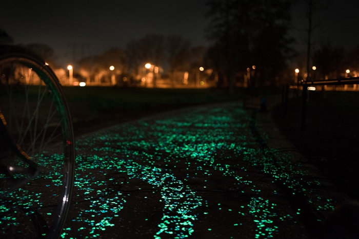 led-glowing-van-gogh-bicycle-path-nuenen-netherlands-daan-roosegaarde-3