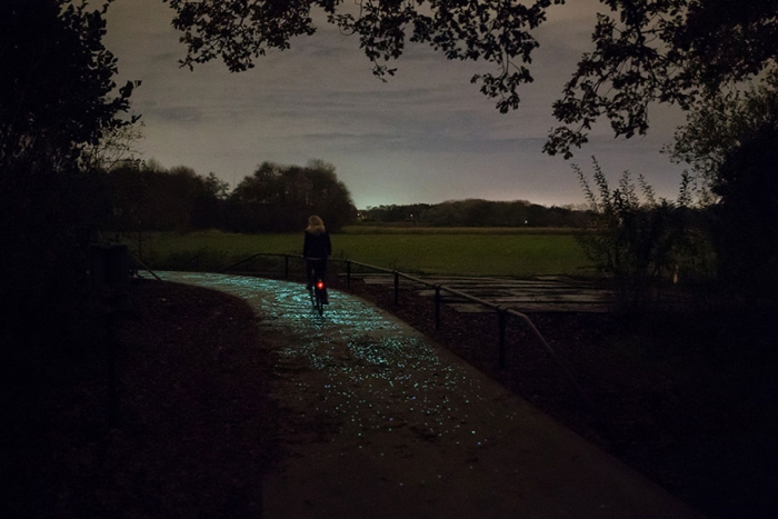 led-glowing-van-gogh-bicycle-path-nuenen-netherlands-daan-roosegaarde-1