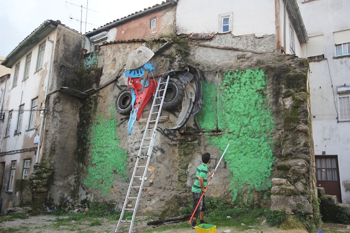 owl-eyes-recycled-sculpture-street-art-artur-bordalo-4