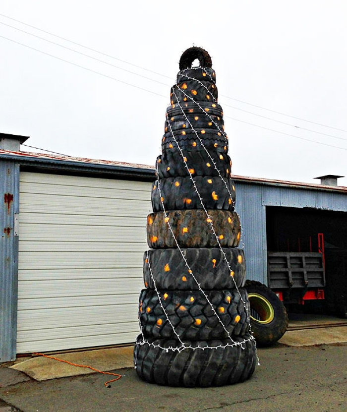diy-chirstmas-tree-designs-recycling-holidays-26