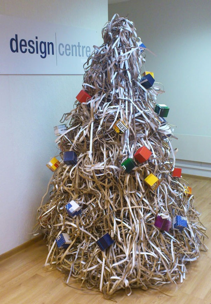 diy-chirstmas-tree-designs-recycling-holidays-25