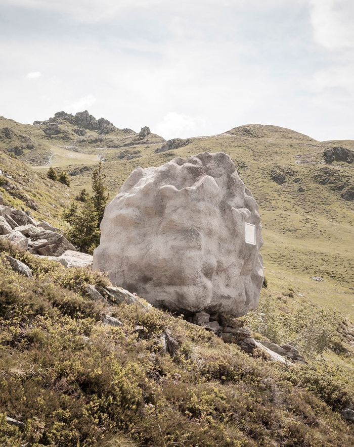 antoine-boulder-cabin-switzerland-alps-bureau-a-2