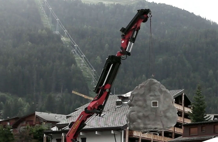 antoine-boulder-cabin-switzerland-alps-bureau-a-13