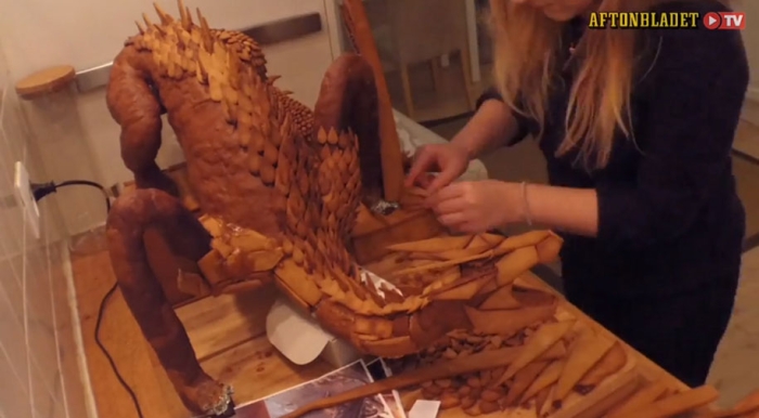 dragon-smaug-gingerbread-sculpture-caroline-eriksson-5