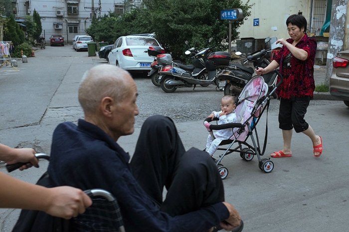 china-perfectly-timed-street-photography-tao-liu-15