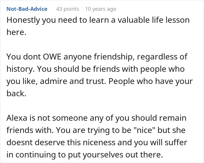 Online comment offering advice about pregnancy and friend group relationships.