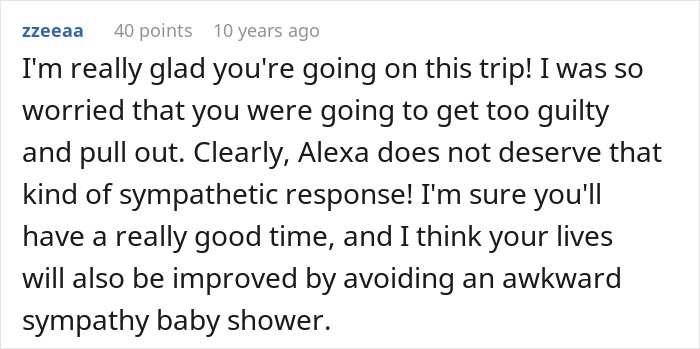 Comment on a post about a friend group and pregnancy travel conflict.