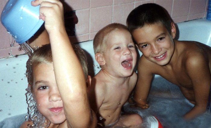 brothers-childhood-photo-recreation-christmas-calendar-gift-17