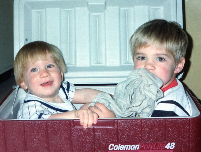 brothers-childhood-photo-recreation-christmas-calendar-gift-10