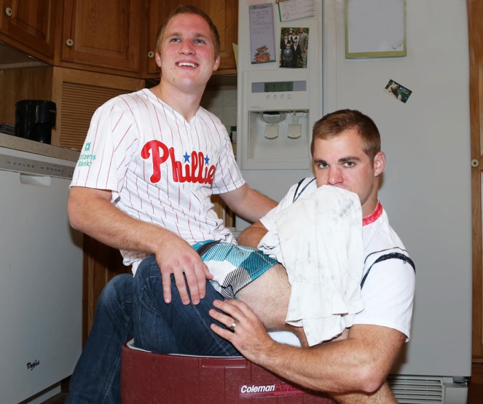 brothers-childhood-photo-recreation-christmas-calendar-gift-11