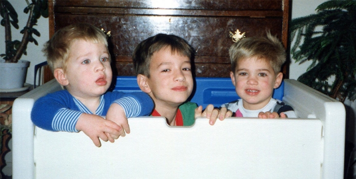 brothers-childhood-photo-recreation-christmas-calendar-gift-12