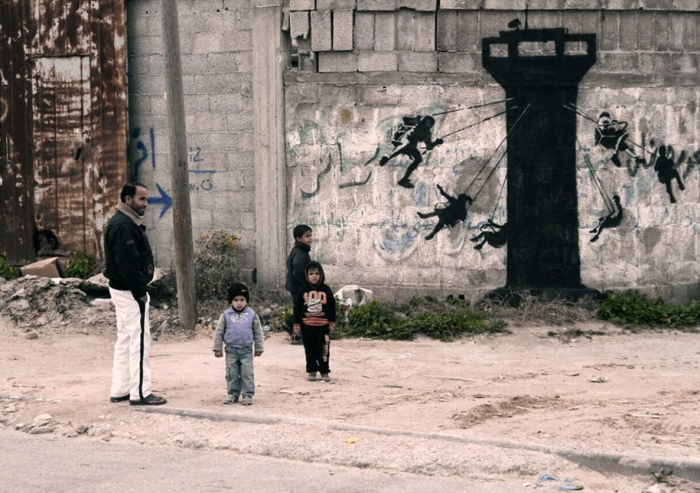Israel-palestine-conflict-gaza-graffiti-banksy-1