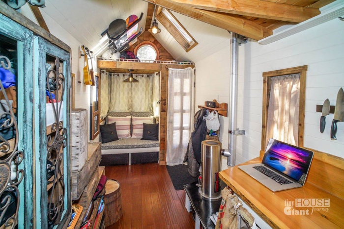 couple-travel-tiny-house-giant-journey-guillaume-dutilha-jenna-spesard-8