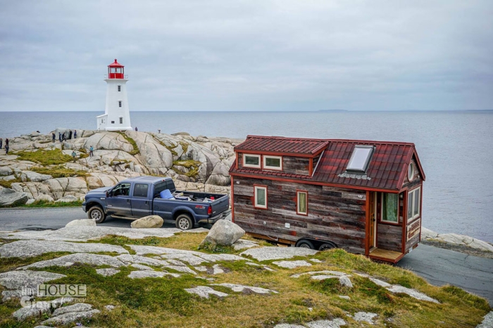 couple-travel-tiny-house-giant-journey-guillaume-dutilha-jenna-spesard-12