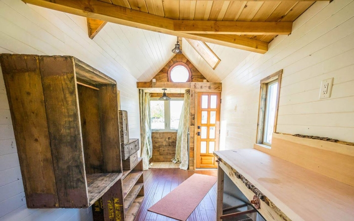 couple-travel-tiny-house-giant-journey-guillaume-dutilha-jenna-spesard-4