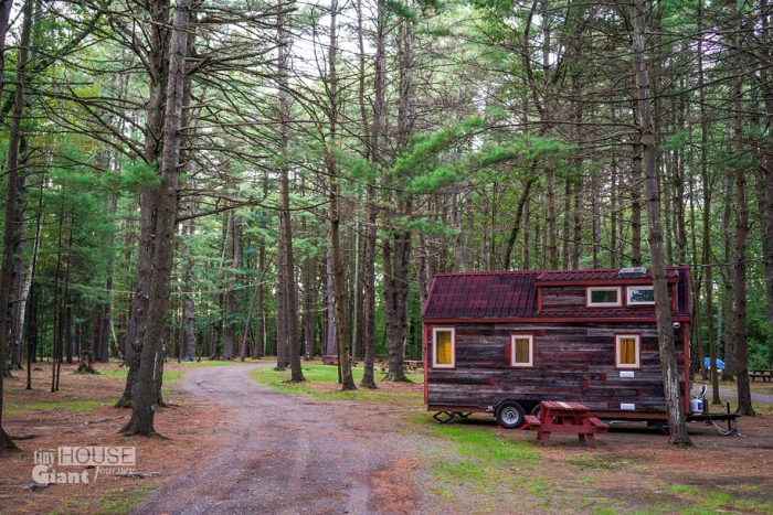 couple-travel-tiny-house-giant-journey-guillaume-dutilha-jenna-spesard-9