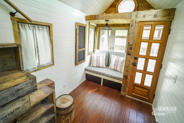 couple-travel-tiny-house-giant-journey-guillaume-dutilha-jenna-spesard-16