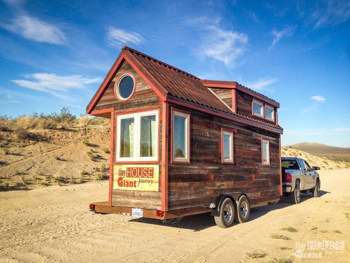 couple-travel-tiny-house-giant-journey-guillaume-dutilha-jenna-spesard-5