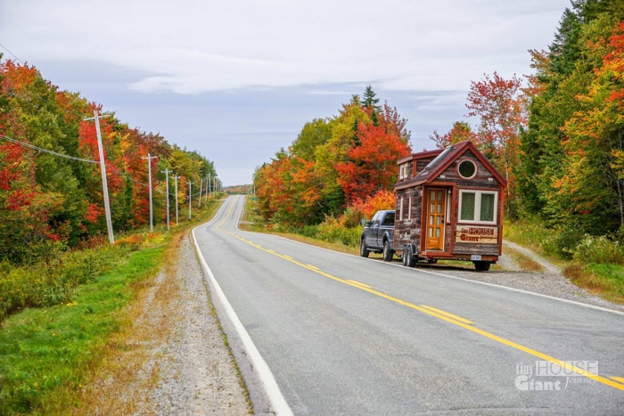 couple-travel-tiny-house-giant-journey-guillaume-dutilha-jenna-spesard-10