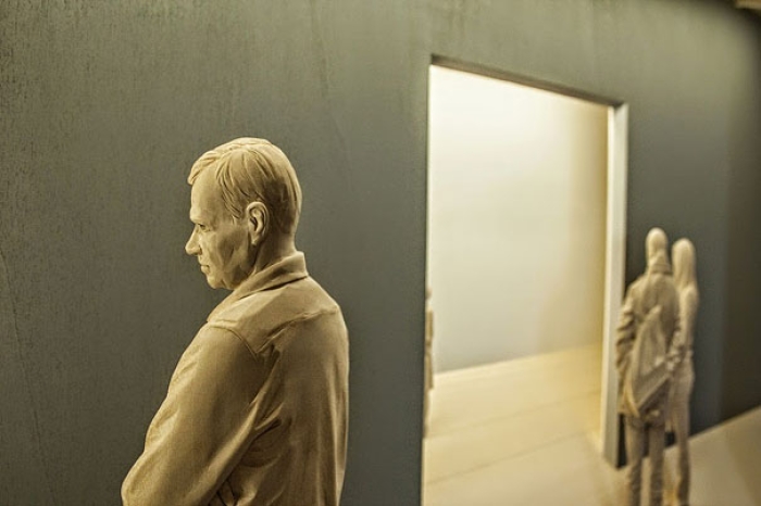 realistic-wood-sculpture-peter-demetz-6
