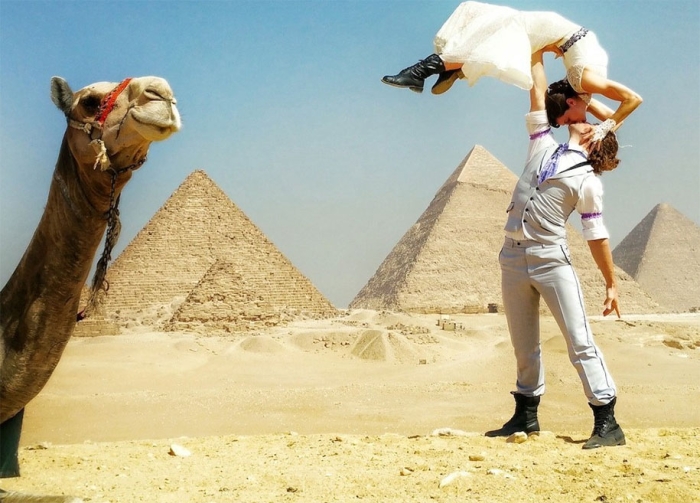 couple-wedding-around-the-world-travel-cheetah-rhian-1