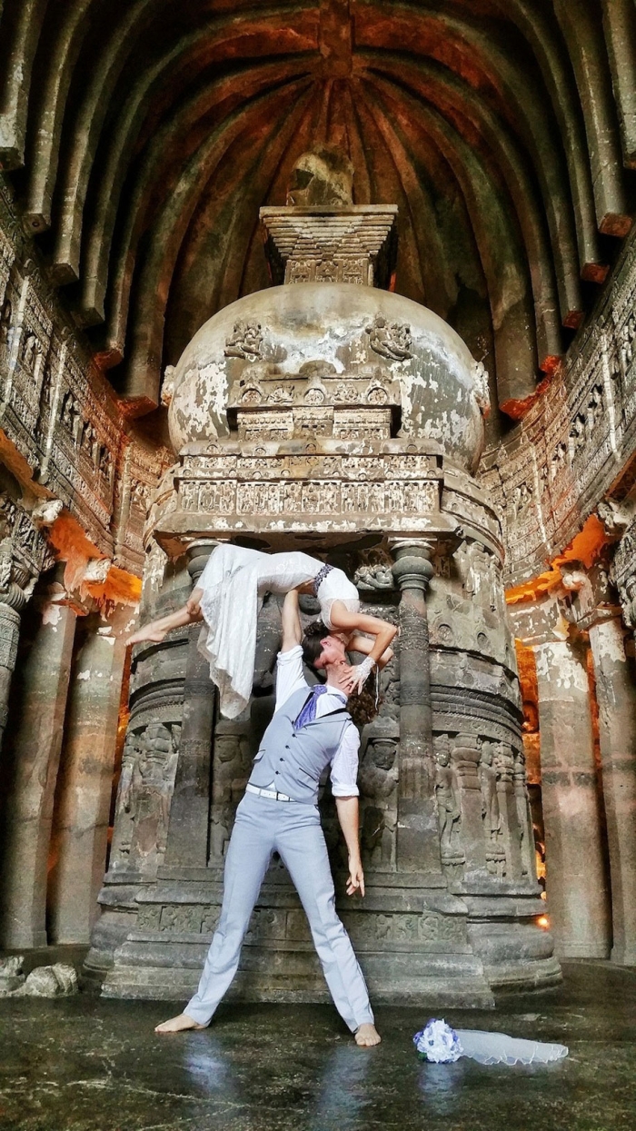 couple-wedding-around-the-world-travel-cheetah-rhian-3