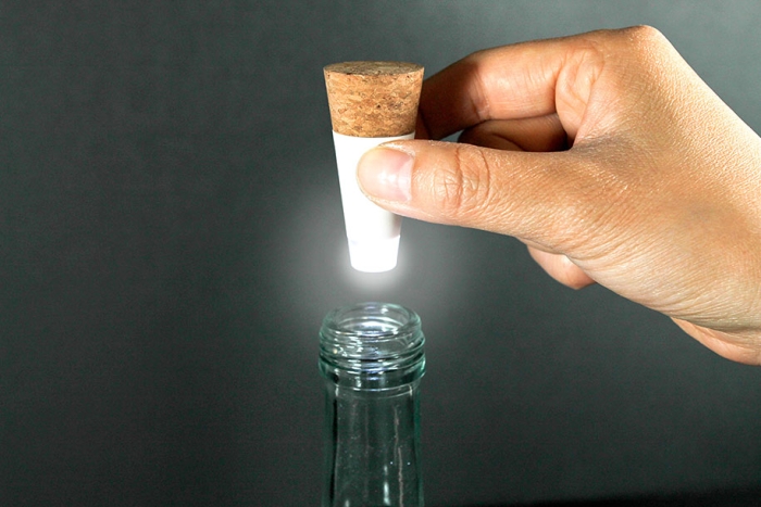 recycling-atmosphere-rechargeable-bottle-light-steve-gates-suck-uk-7
